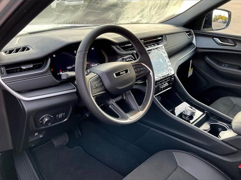 New 2025 Jeep Grand Cherokee L Altitude image 6