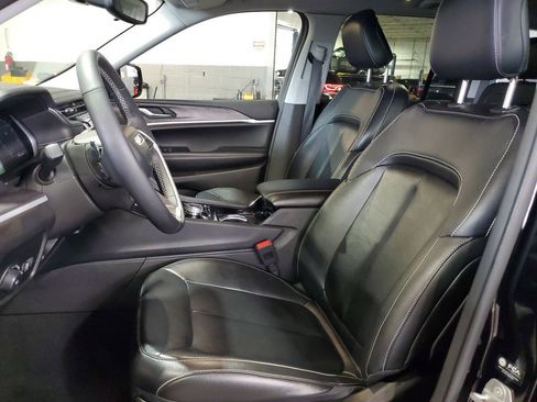 Used 2023 Jeep Grand Cherokee Limited AWD/4WD image 17