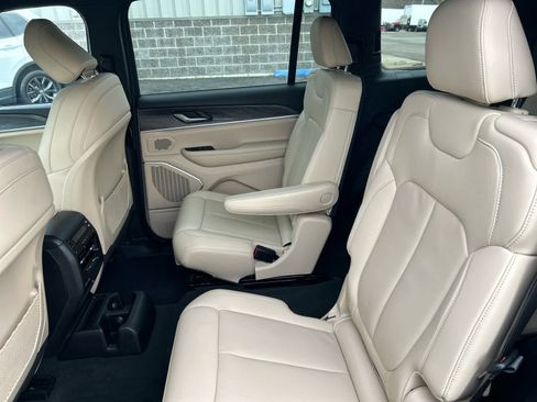 Used 2023 Jeep Grand Cherokee L Limited image 24