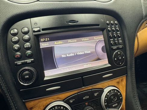 Used 2011 Mercedes-Benz SL 550 image 25