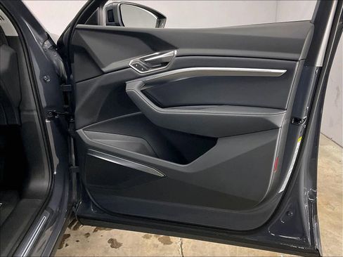 Certified 2024 Audi Q8 e-tron Premium Plus w/ Premium Plus Package image 25