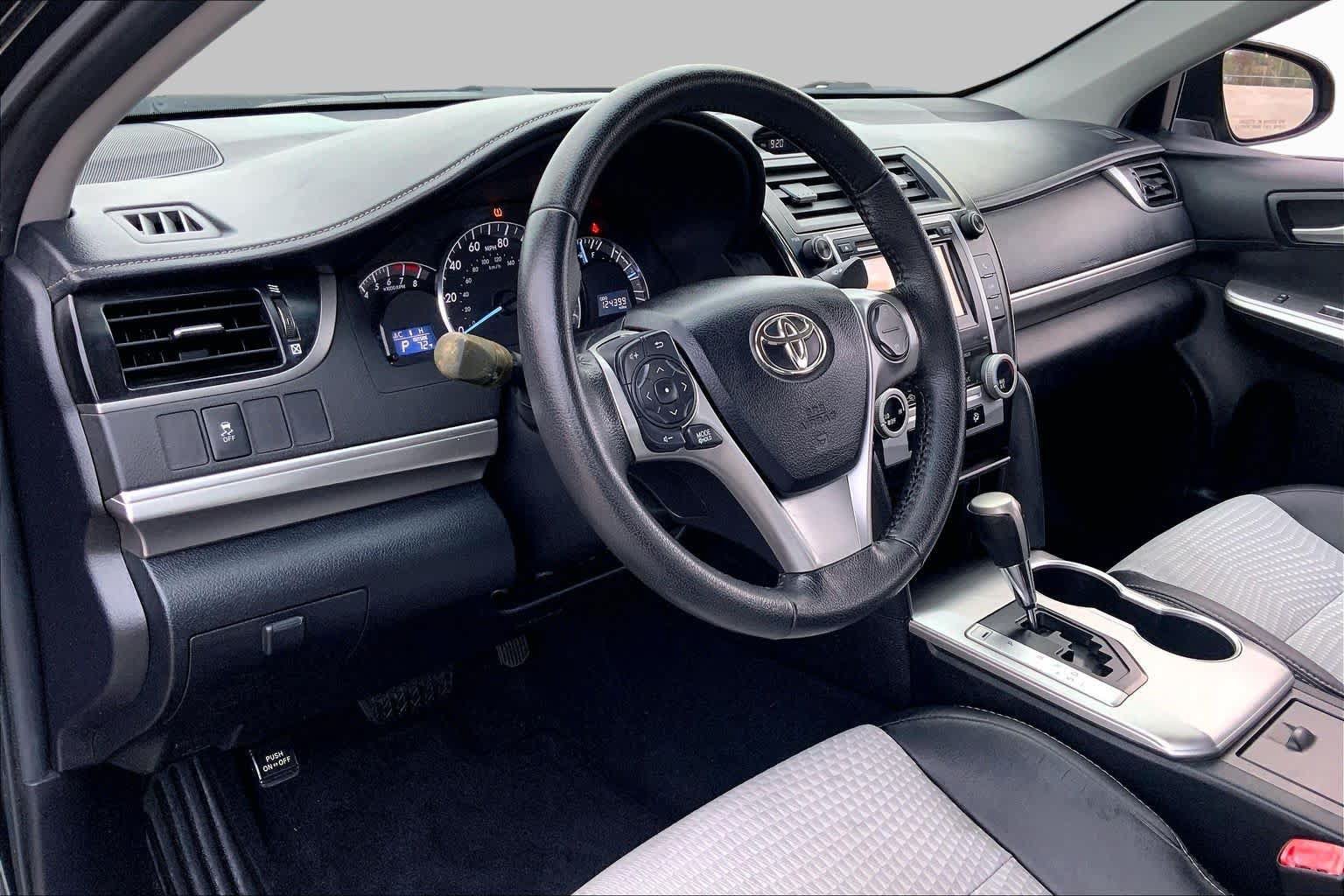 Used 2012 Toyota Camry SE FWD image 17