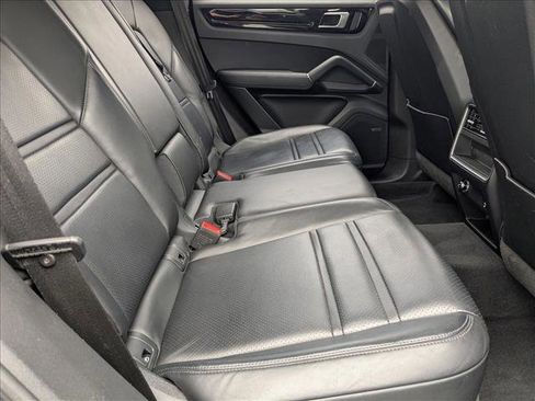Used 2023 Porsche Cayenne Platinum Edition AWD/4WD image 19