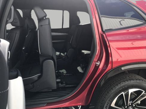 Certified 2026 Buick Enclave Sport Touring w/ Power Package image 26