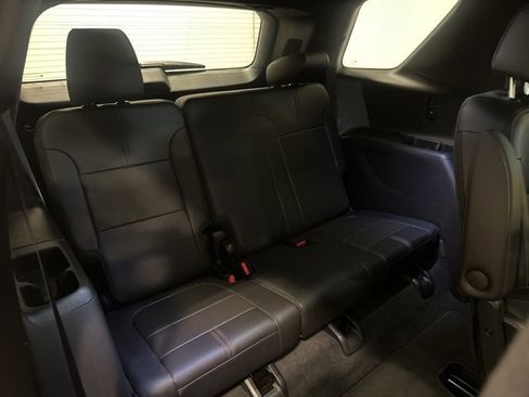 Used 2023 Chevrolet Traverse RS image 17