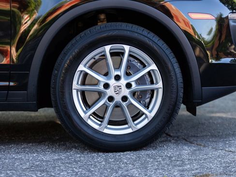 Used 2016 Porsche Cayenne AWD/4WD image 15