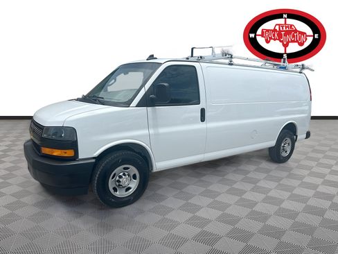 Used 2023 Chevrolet Express 3500 Extended w/ Driver Convenience Package RWD image 3