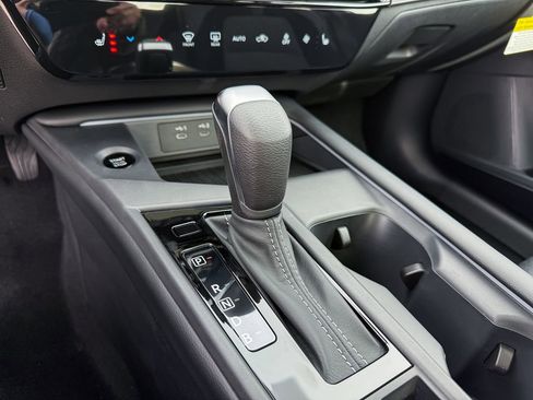 Certified 2026 Nissan Sentra SV w/ SV Convenience Package FWD image 16