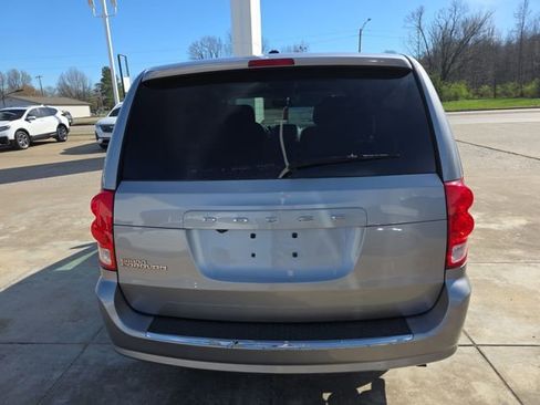 Used 2018 Dodge Grand Caravan SE w/ UConnect Hands-Free Group image 4