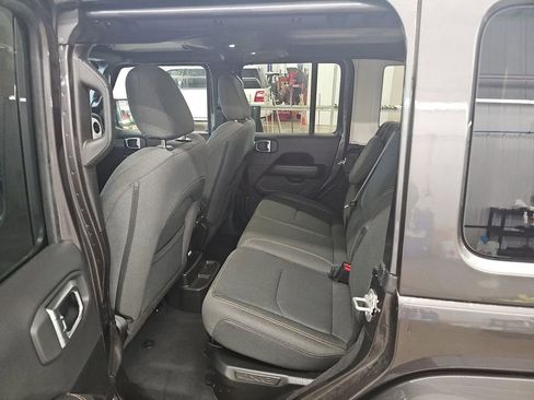Used 2025 Jeep Wrangler Unlimited Sahara AWD/4WD image 10