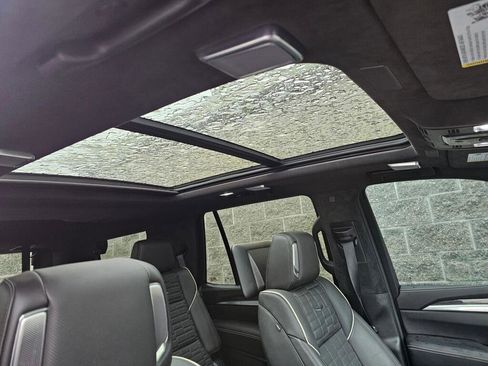 Used 2025 Cadillac Escalade V AWD/4WD image 16