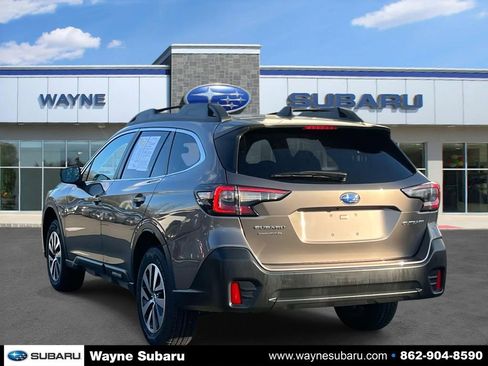 Certified 2022 Subaru Outback Premium image 3