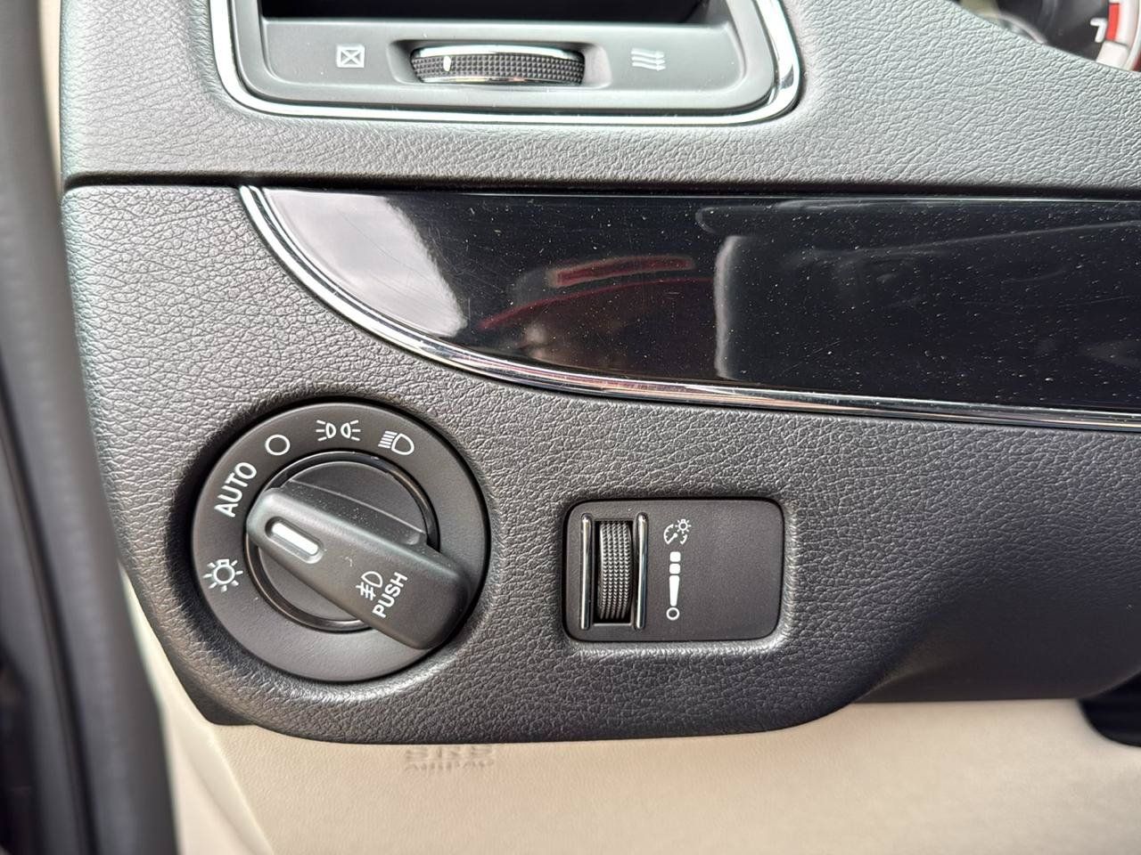 Used 2019 Dodge Grand Caravan SXT FWD image 14