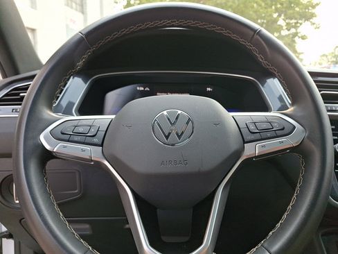 Used 2024 Volkswagen Tiguan SE AWD/4WD image 20