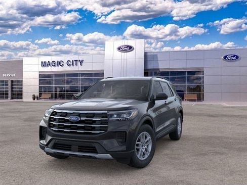 Used 2026 Ford Explorer Active AWD/4WD image 2