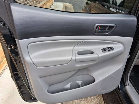 Used 2012 Toyota Tacoma PreRunner w/ SR5 Pkg RWD image 19