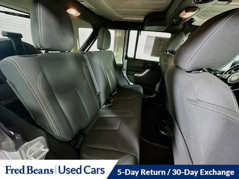 Used 2018 Jeep Wrangler Unlimited Rubicon w/ Cold Weather Group AWD/4WD image 26