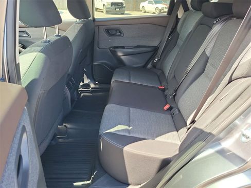 Used 2022 Nissan Rogue S image 23