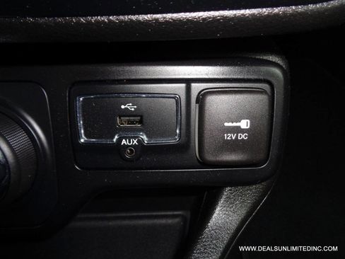 Used 2018 Jeep Renegade Latitude image 15