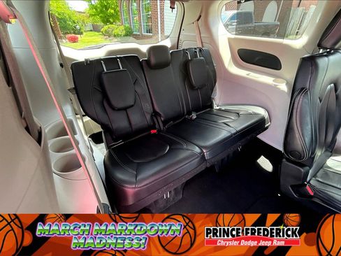 Used 2022 Chrysler Pacifica Touring-L image 23