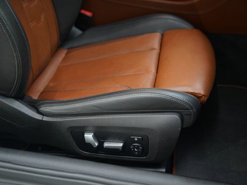 Used 2019 BMW M850i xDrive Coupe w/ Driving Assistance Package image 32