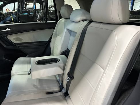 Used 2021 Volkswagen Tiguan SE w/ Panoramic Sunroof Package AWD/4WD image 25