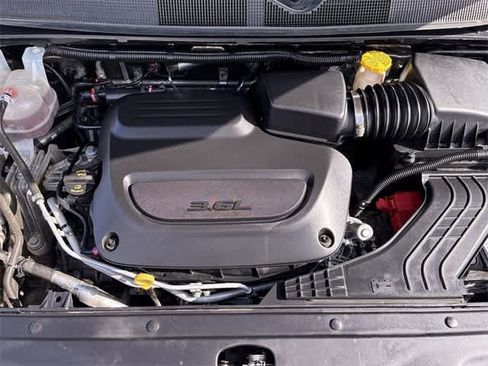 Used 2023 Chrysler Pacifica Limited image 15