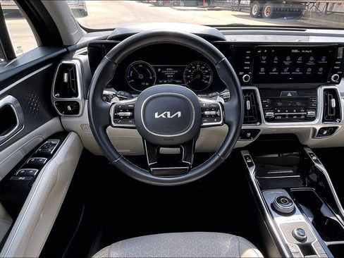 Used 2022 Kia Sorento SX AWD/4WD image 5