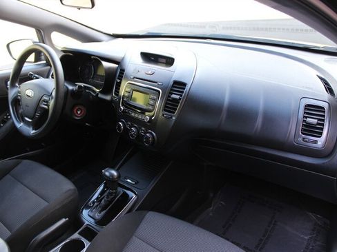 Used 2018 Kia Forte LX image 17