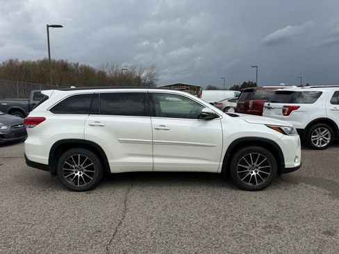 Used 2018 Toyota Highlander SE image 5