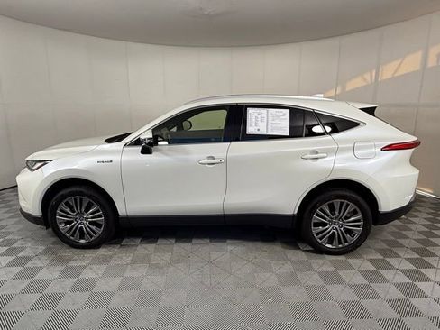 Used 2021 Toyota Venza XLE image 3