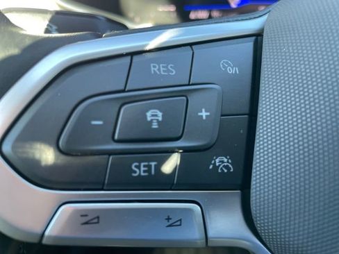 New 2025 Volkswagen Taos SE image 18