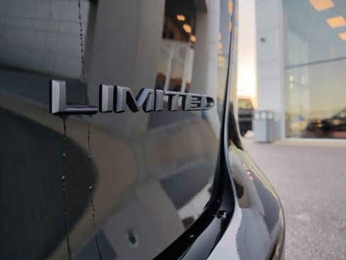 New 2026 Chrysler Pacifica Limited w/ S Appearance Package image 10