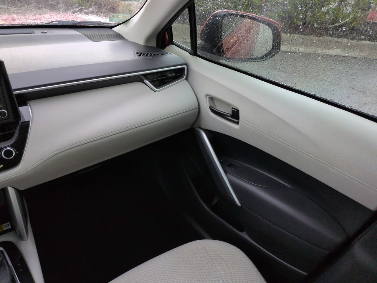 Used 2022 Toyota Corolla Cross LE w/ Moonroof Package FWD image 16