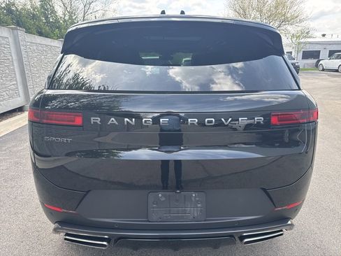 Used 2024 Land Rover Range Rover Sport SE AWD/4WD image 4