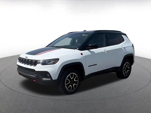 Used 2025 Jeep Compass Trailhawk AWD/4WD image 7