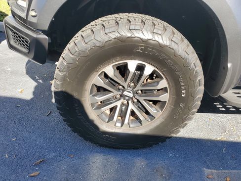 Used 2019 Ford F150 Raptor w/ Equipment Group 802A Luxury image 3