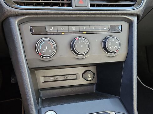 Certified 2022 Volkswagen Taos SE w/ Driver Assistance Package image 14