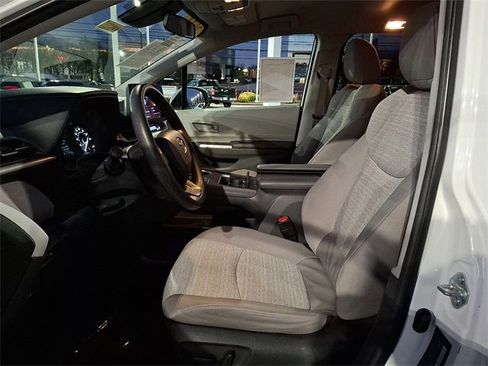 Certified 2024 Toyota Sienna LE image 19
