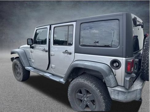 Used 2017 Jeep Wrangler Unlimited Sport w/ Connectivity Group AWD/4WD image 3