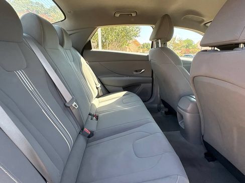 Used 2024 Hyundai Elantra SEL FWD image 12