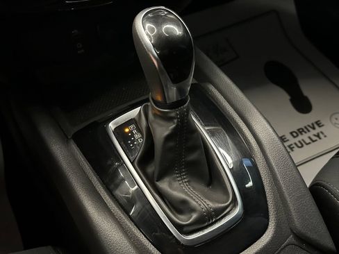 Used 2017 Nissan Rogue SV FWD image 16