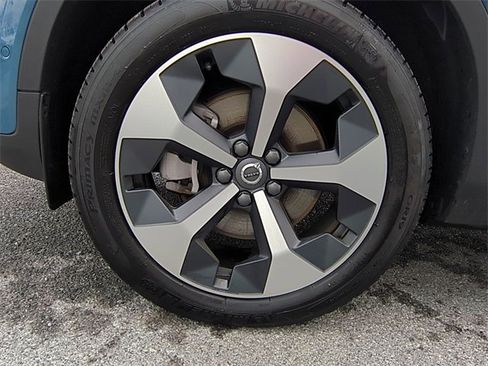 Used 2025 Volvo XC40 B5 Plus image 23