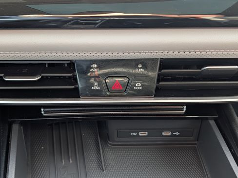 Certified 2025 Volkswagen Atlas Peak Edition SE AWD/4WD image 32