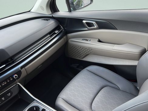 New 2027 Kia Carnival LXS FWD image 13