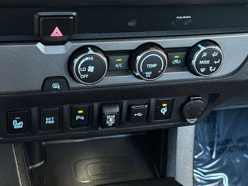 Used 2020 Toyota Tacoma TRD Sport w/ Technology Package RWD image 19