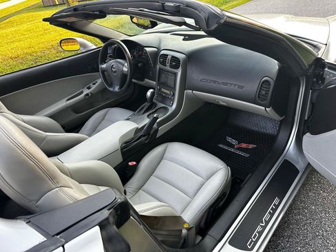 Used 2006 Chevrolet Corvette Coupe w/ Preferred Equipment Group RWD image 21