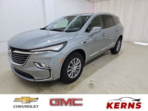 Used 2023 Buick Enclave Essence AWD/4WD image 1