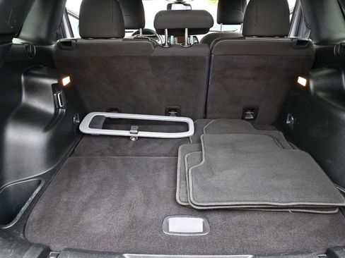 Used 2018 Jeep Cherokee Latitude w/ Altitude Package FWD image 23