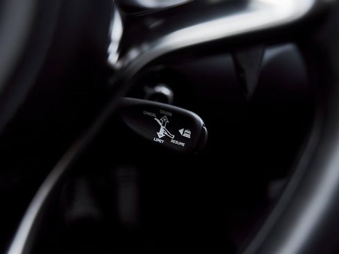 Used 2023 McLaren Artura image 52